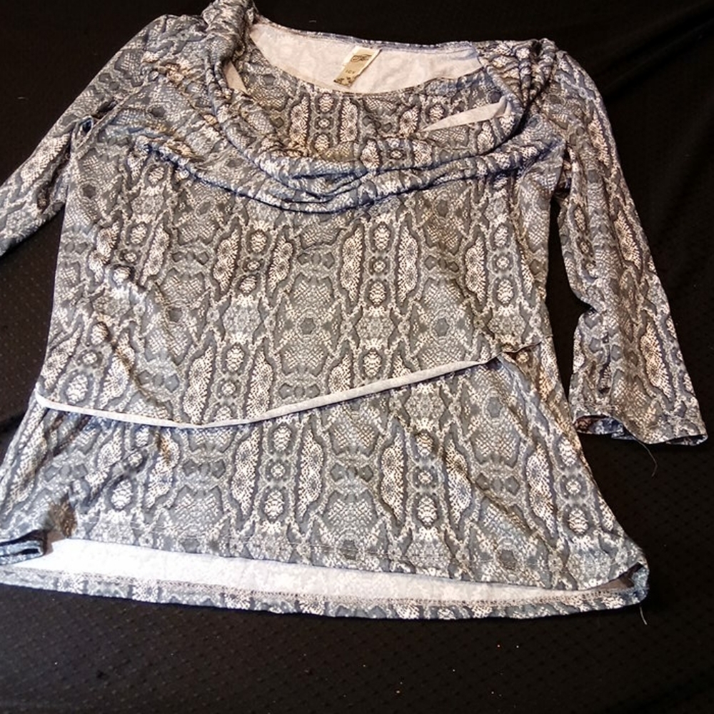 Very nice Great snake print droop neck spandex top